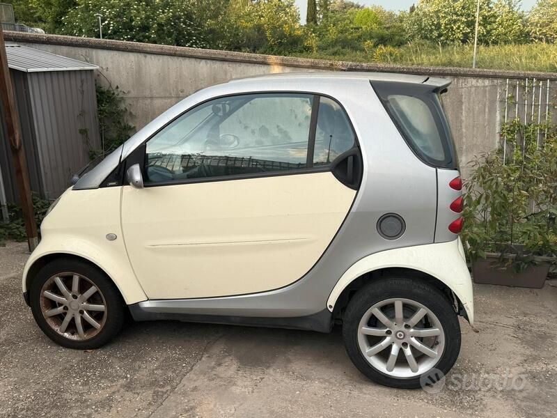 Usata Smart ForTwo Coupé 61 CV (44 kW) 2006 Utilitaria