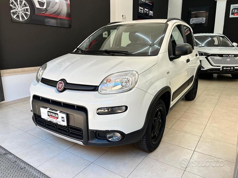 Usata Fiat Panda 4x4 S 95 CV (69 kW) 2018 Bianco Utilitaria