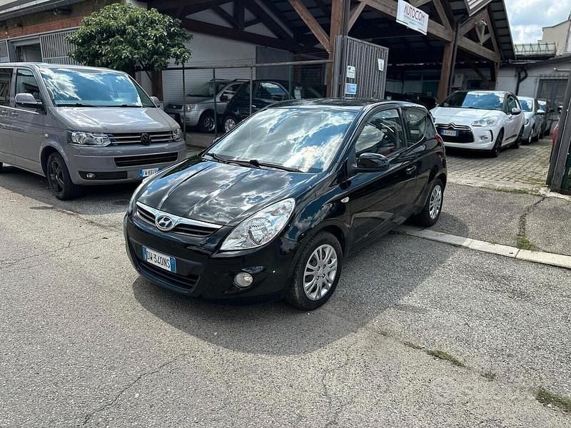 Usata Hyundai i20 Comfort 77 CV (56 kW) 2009 Nero Utilitaria