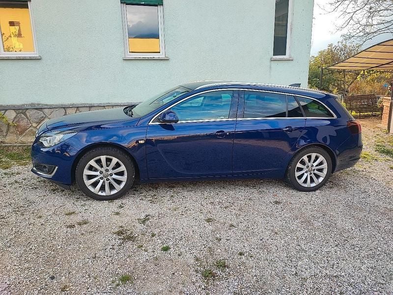 Usata Opel Insignia 140 CV (102 kW) 2016 Blu Station wagon