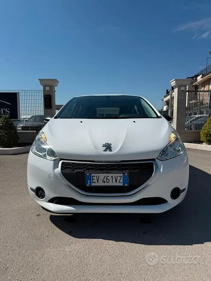 Usata Peugeot 208 Access 68 CV (50 kW) 2014 Bianco Utilitaria