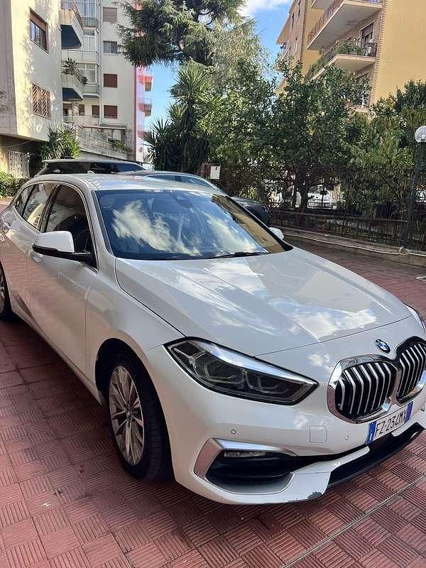 Usata 2019 BMW 118 Luxury Line Due volumi | 16.500 € (Ottimo prezzo) - Immagine 1/4