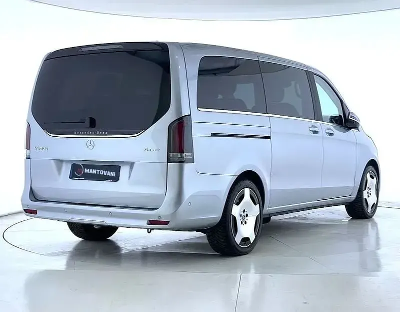 Usata Mercedes V300 Exclusive 237 CV (174 kW) 2025 Argento Monovolume