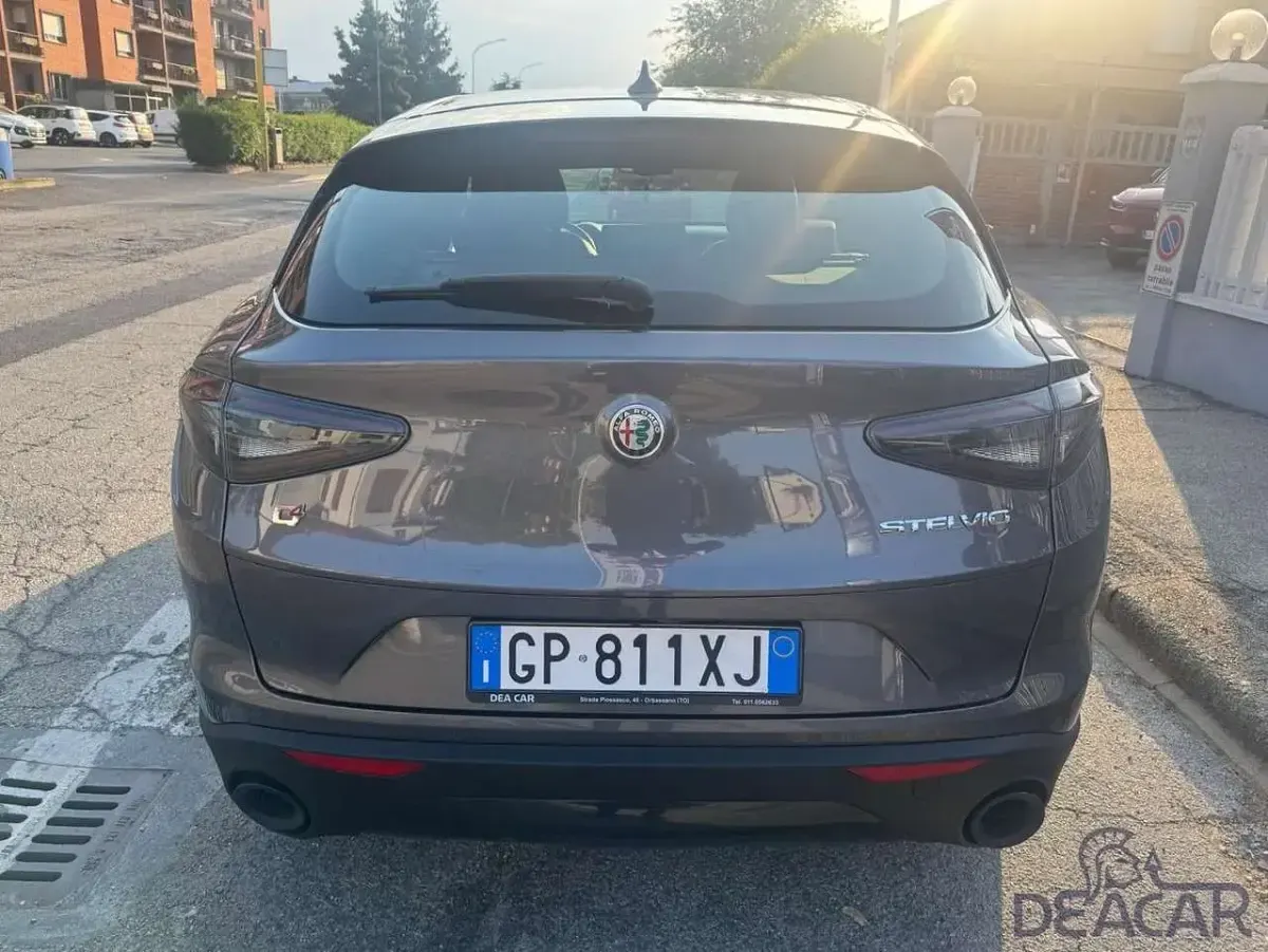 Usata Alfa Romeo Stelvio Super 209 CV (153 kW) 2023 Grigio SUV
