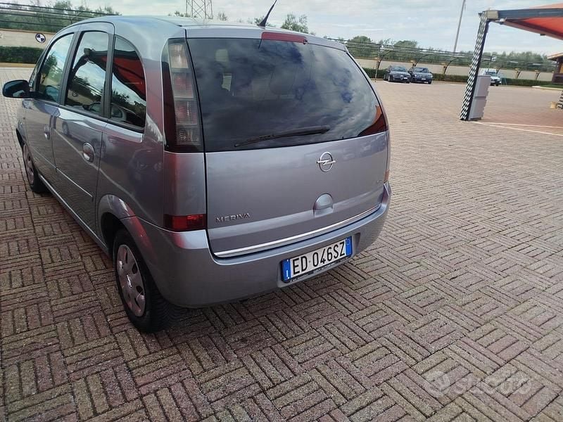 Usata Opel Meriva Enjoy 90 CV (66 kW) 2010 Grigio Monovolume