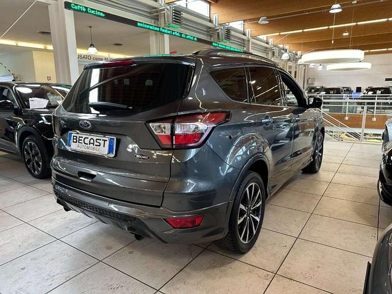 Usata Ford Kuga ST-Line 120 CV (88 kW) 2019 Grigio scuro metallizzato SUV