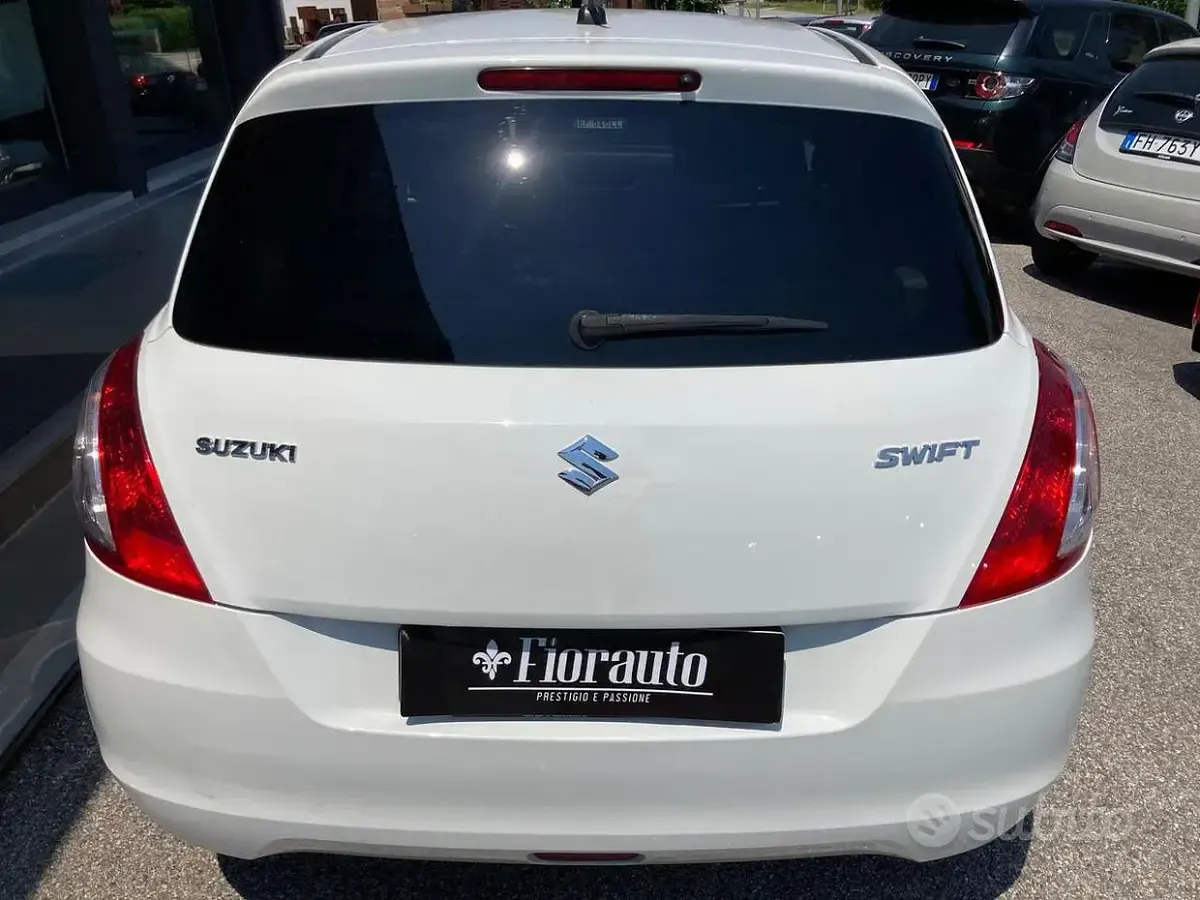 Usata Suzuki Swift Cool 94 CV (69 kW) 2015 Bianco Utilitaria