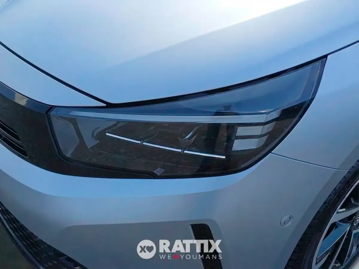 Usata Opel Corsa 110 CV (80 kW) 2025 Crystal silver Utilitaria