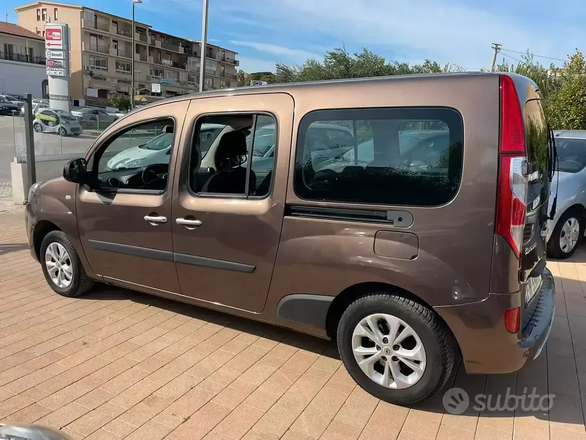 Usata Renault Kangoo 110 CV (80 kW) 2017 Grigio Monovolume