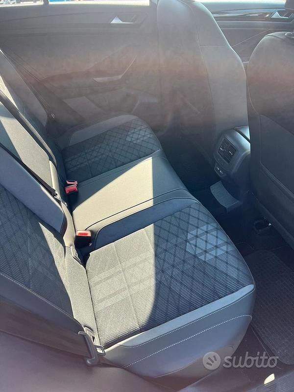 Usata VW T-Roc 159 CV (116 kW) 2022 Bianco SUV