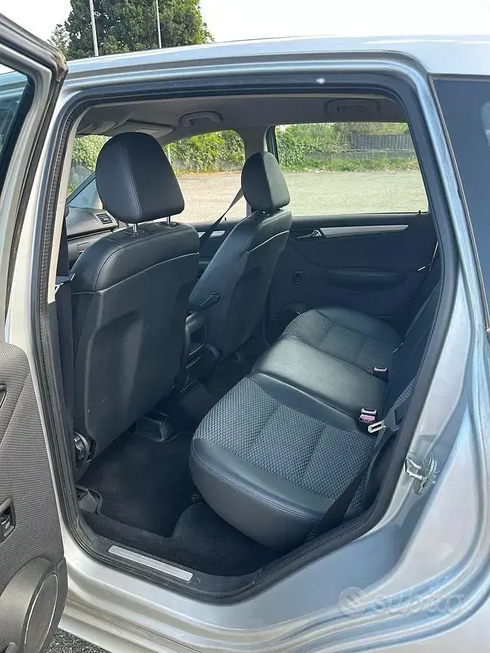 Usata Mercedes A180 116 CV (85 kW) 2011 Grigio Berlina