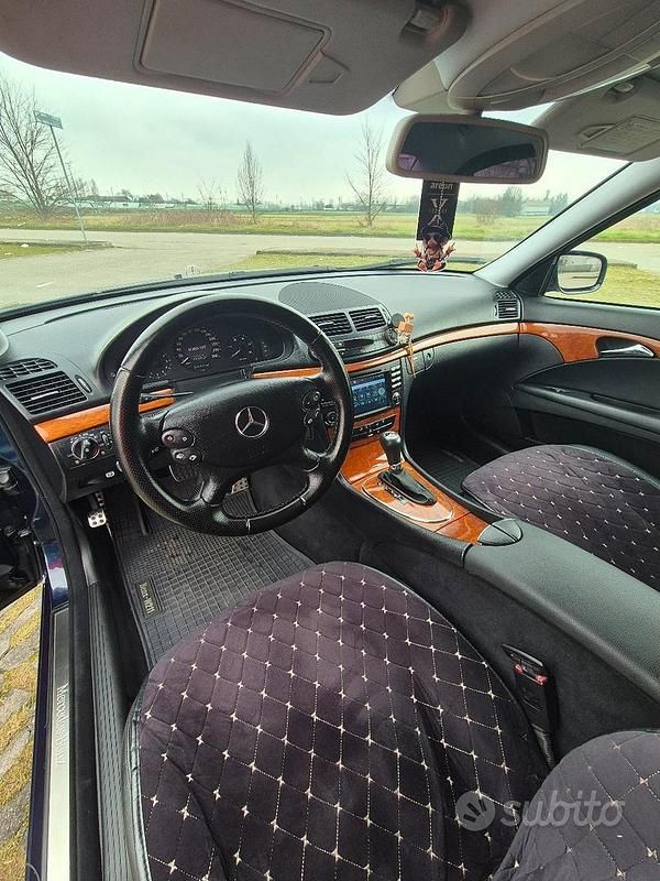 Usata Mercedes E220 170 CV (125 kW) 2007 Blu Berlina