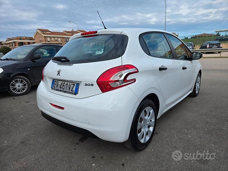 Usata Peugeot 208 68 CV (50 kW) 2014 Bianco Utilitaria