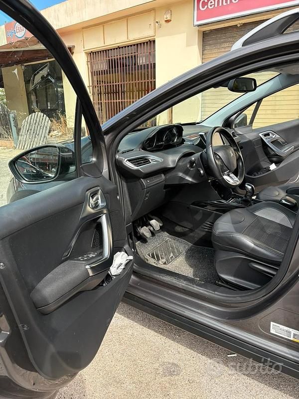 Usata Peugeot 2008 100 CV (73 kW) 2017 Grigio SUV