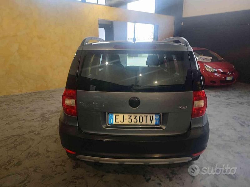 Usata Skoda Yeti Experience 105 CV (77 kW) 2011 Grigio SUV
