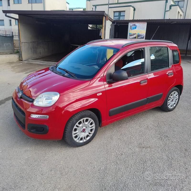 Rosso Usata 2012 Fiat Panda Easy Due volumi | 5800 € (Buon prezzo) - Immagine 1/4