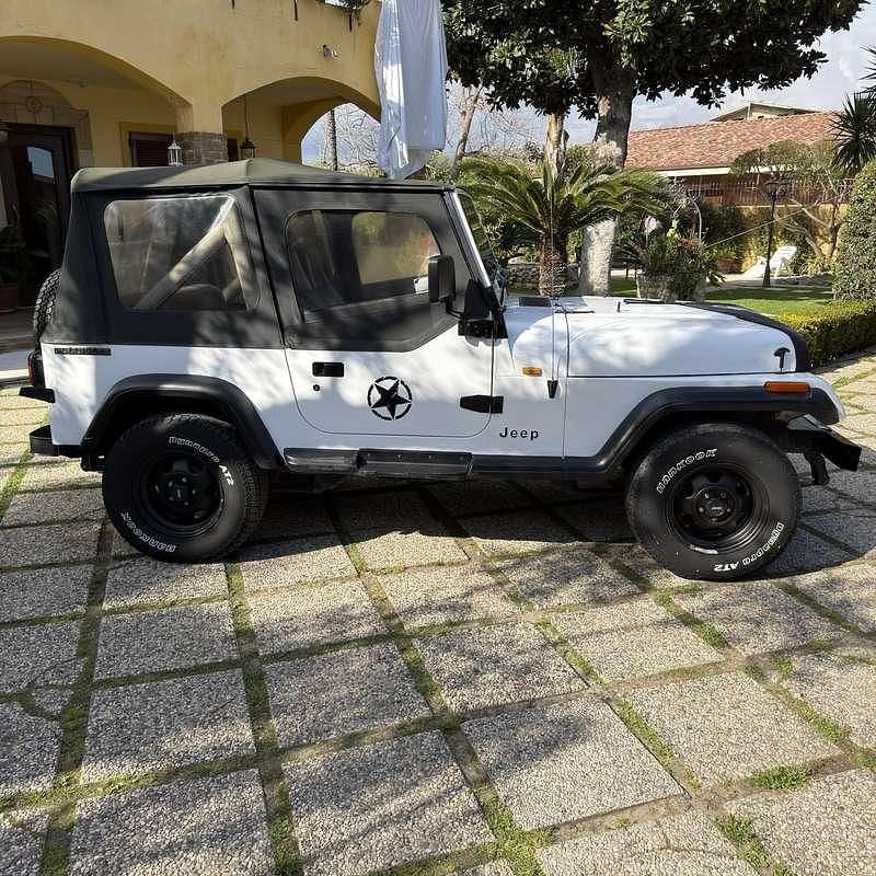 Usata Jeep Wrangler Laredo 103 CV (75 kW) 1992 SUV
