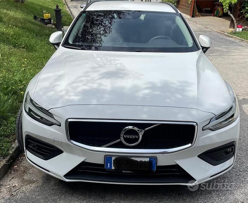 Bianco Usata 2018 Volvo V60 Business Edition Station wagon | 14.000 € (Buon prezzo) - Immagine 1/4