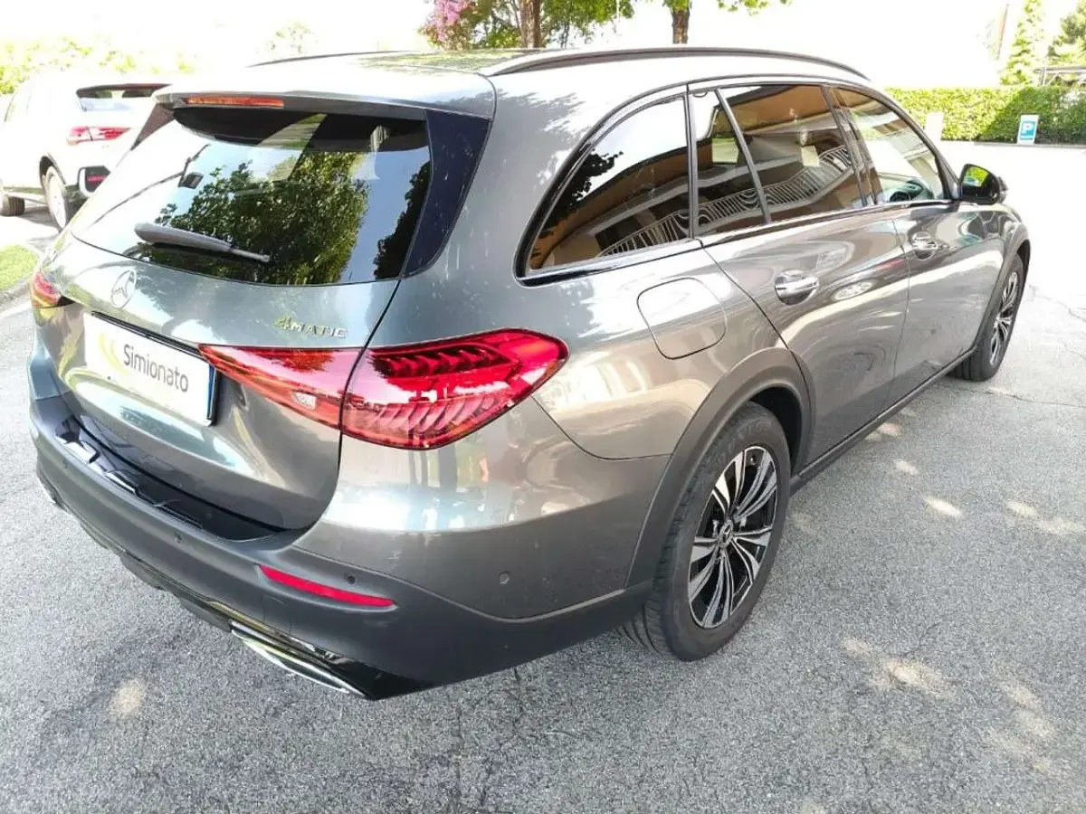 Usata Mercedes C220 Premium Plus 200 CV (147 kW) 2023 Grigio scuro Station wagon