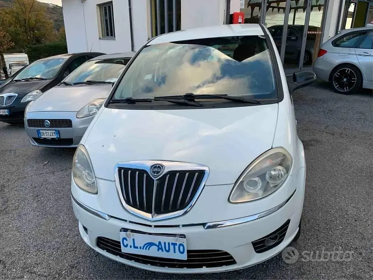 Usado Lancia Musa 77 CV (56 kW) 2012 Blanco Monovolumen