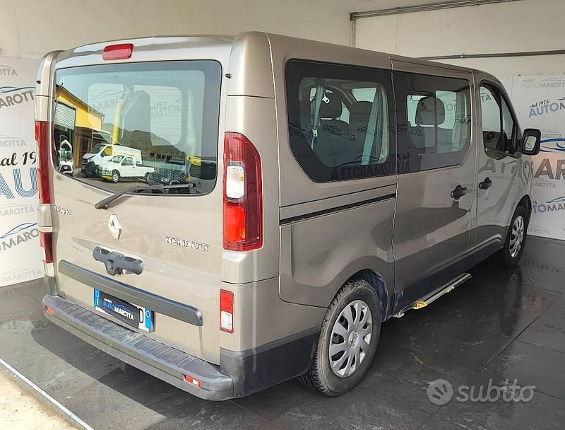 Usata Renault Trafic 126 CV (92 kW) 2017 Grigio chiaro Monovolume