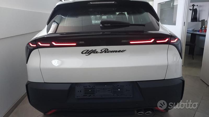 Nuova Alfa Romeo Junior 136 CV (100 kW) 2025 Bianco SUV