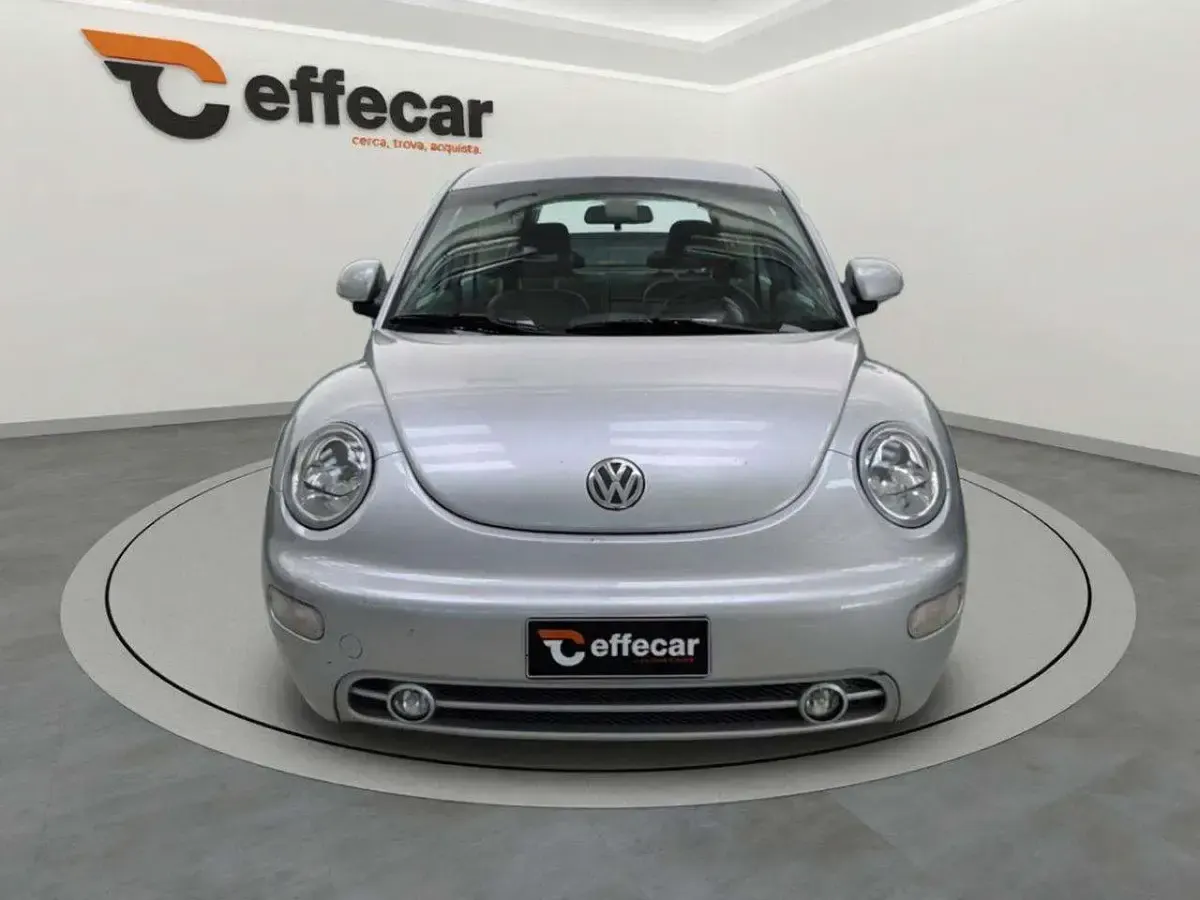 Usata VW New Beetle 116 CV (85 kW) 1999 Argento Utilitaria