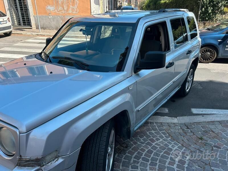 Usata Jeep Patriot Sport 140 CV (102 kW) 2007 Grigio SUV