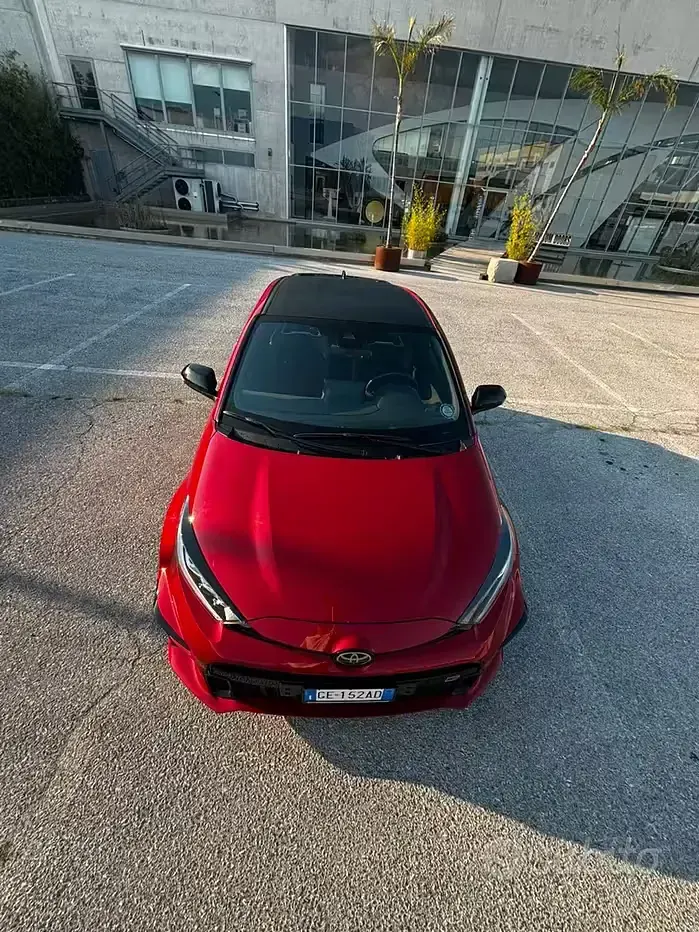 Usata Toyota Yaris 261 CV (191 kW) 2021 Rosso Utilitaria
