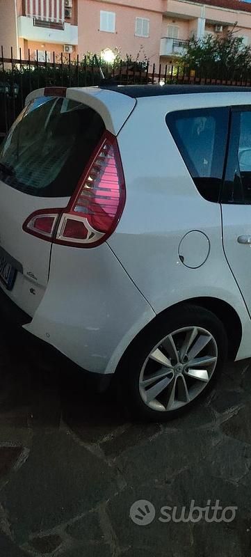 Usata Renault Scénic III XMOD 110 CV (80 kW) 2010 Bianco Monovolume