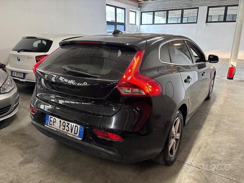 Usata Volvo V40 115 CV (84 kW) 2013 Nero Berlina