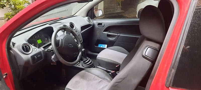 Usata Ford Fiesta Titanium 75 CV (55 kW) 2008 Berlina