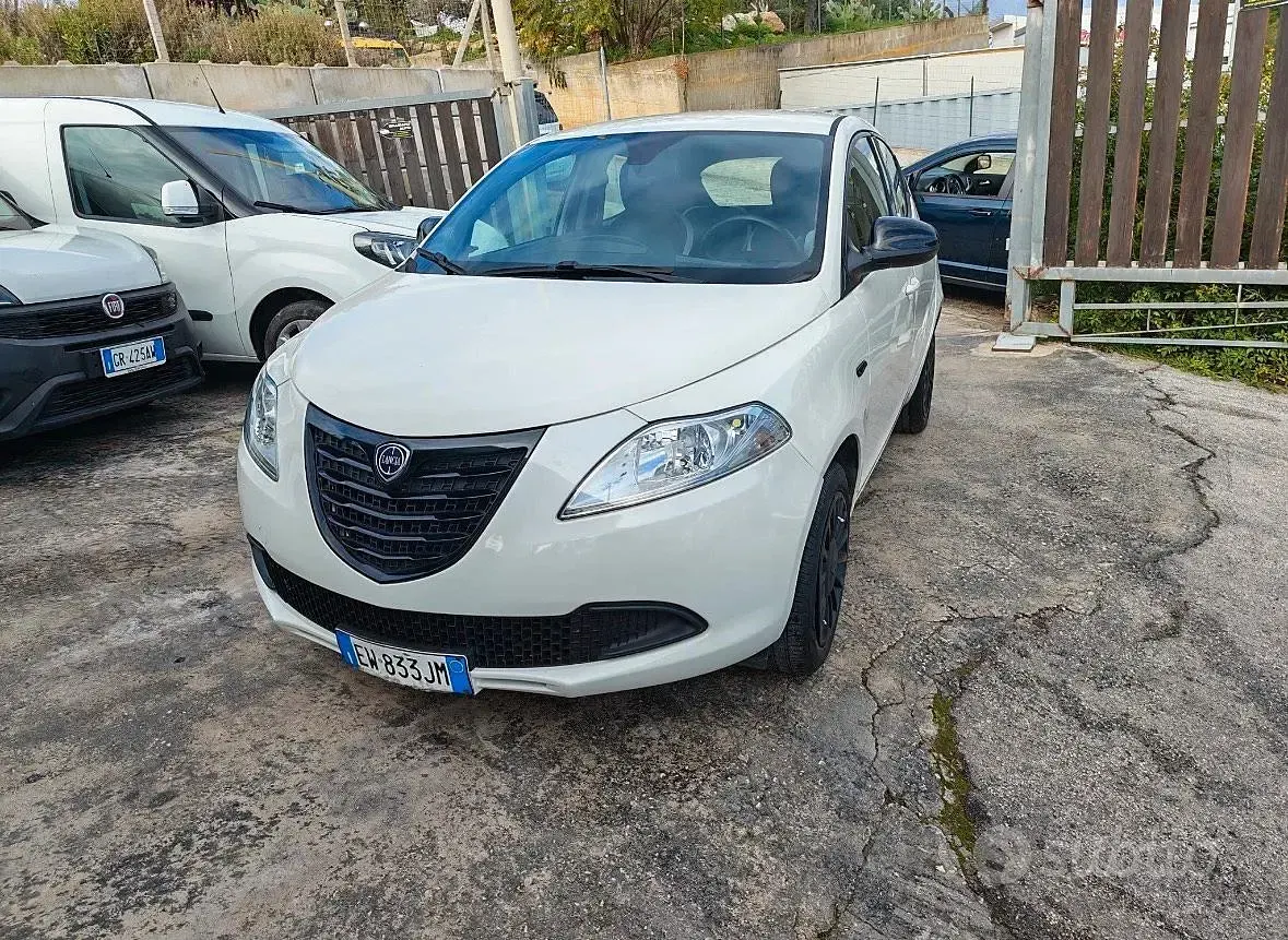 Usata Lancia Ypsilon 95 CV (69 kW) 2014 Bianco Utilitaria