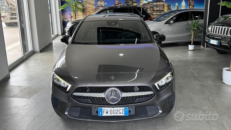 Usata Mercedes A180 Premium 115 CV (84 kW) 2019 Grigio Berlina