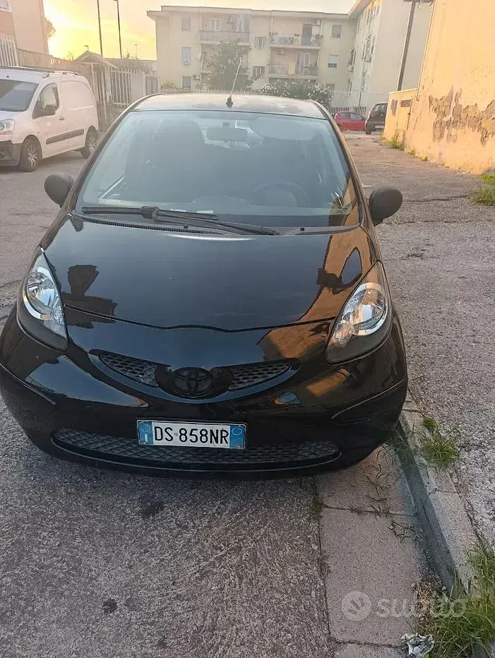 Usata Toyota Aygo 68 CV (50 kW) 2008 Nero Utilitaria