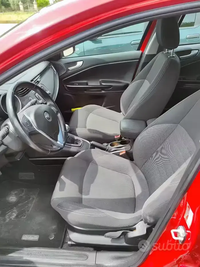 Usata Alfa Romeo Giulietta 120 CV (88 kW) 2017 Rosso Utilitaria