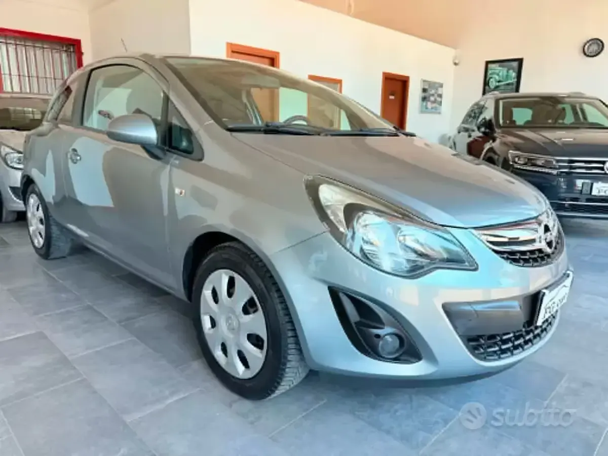 Usata Opel Corsa Edition 75 CV (55 kW) 2015 Grigio Utilitaria