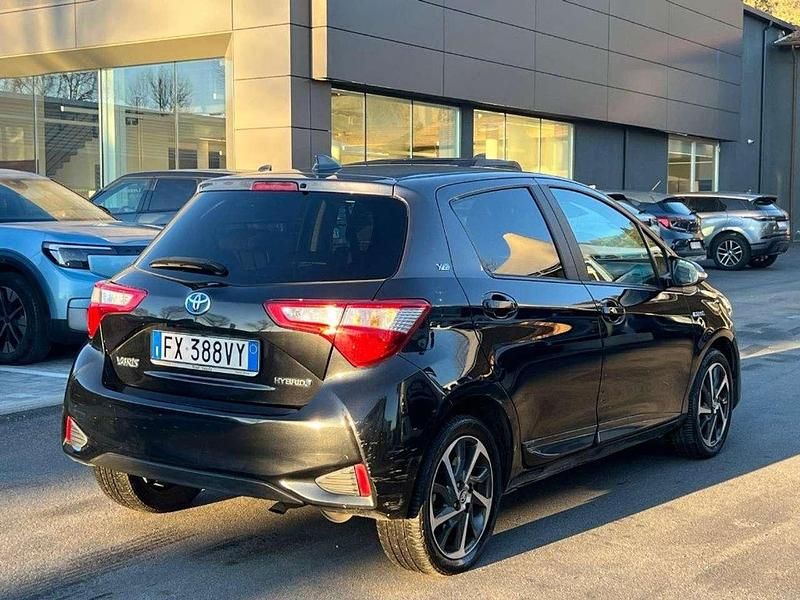 Usata Toyota Yaris Hybrid Business Edition 73 CV (53 kW) 2019 Nero Berlina