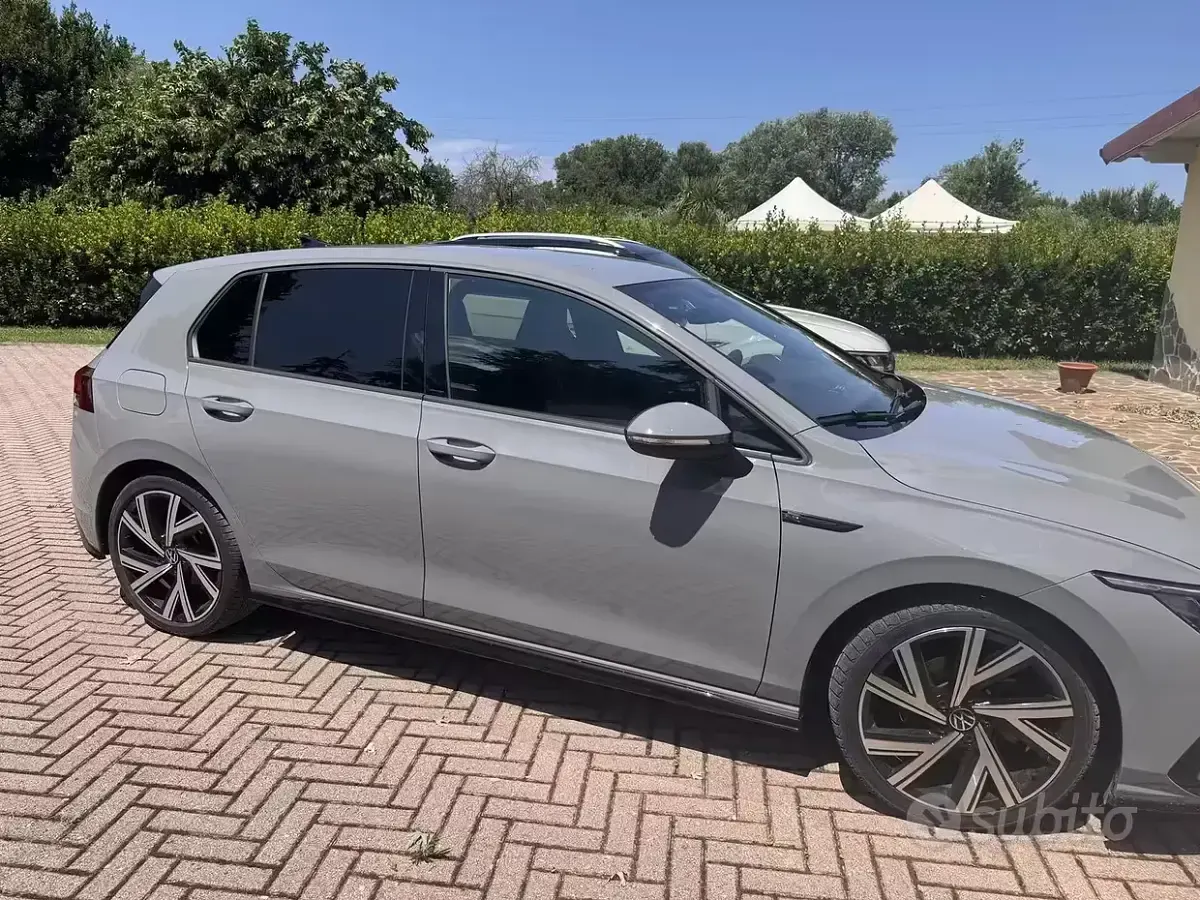 Usata VW Golf VIII R-line 131 CV (96 kW) 2021 Berlina