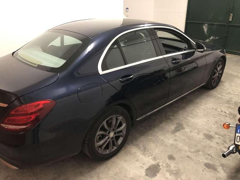 Usata Mercedes C200 136 CV (100 kW) 2017 Blu/azzurro Berlina