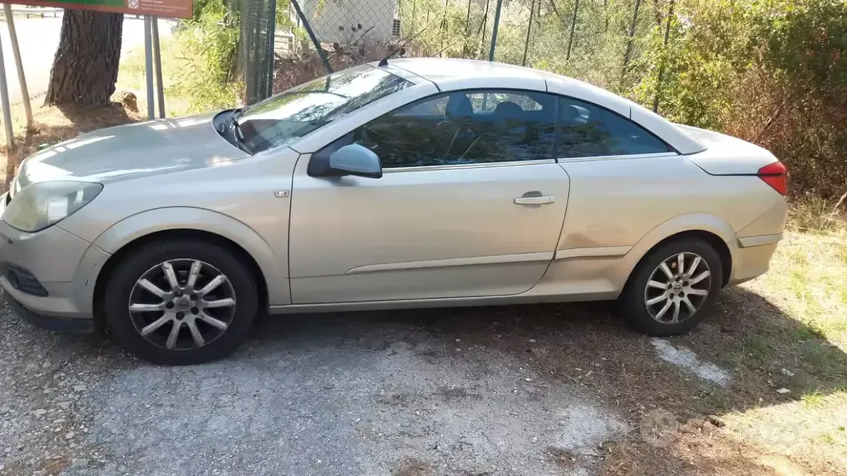 Usata Opel Astra 105 CV (77 kW) 2006 Giallo Cabrio