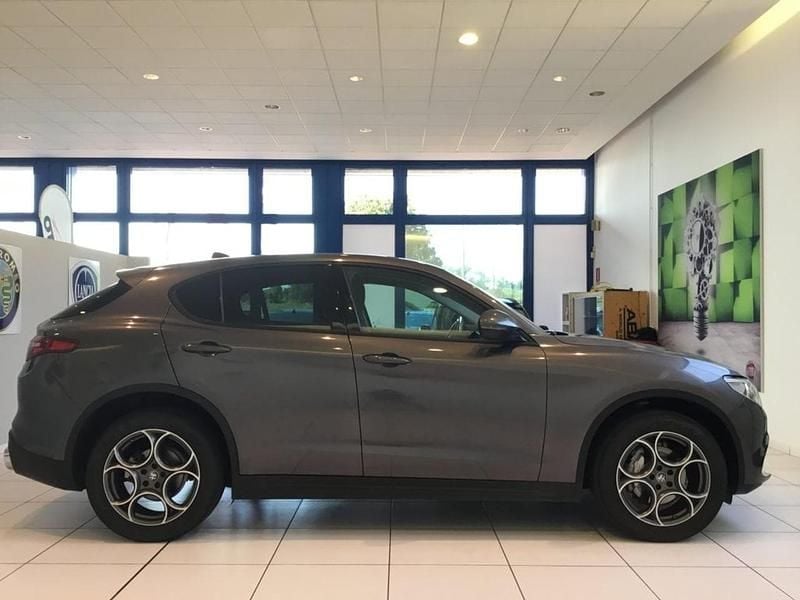 Usata Alfa Romeo Stelvio Super 210 CV (154 kW) 2019 Grigio vesuvio SUV