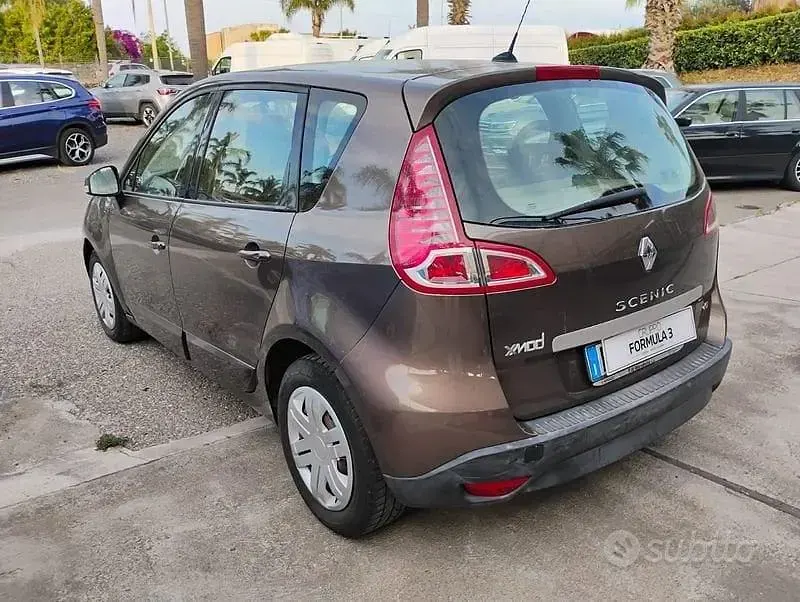 Usata Renault Scenic E-Tech Dynamique 131 CV (96 kW) 2011 Marrone Monovolume