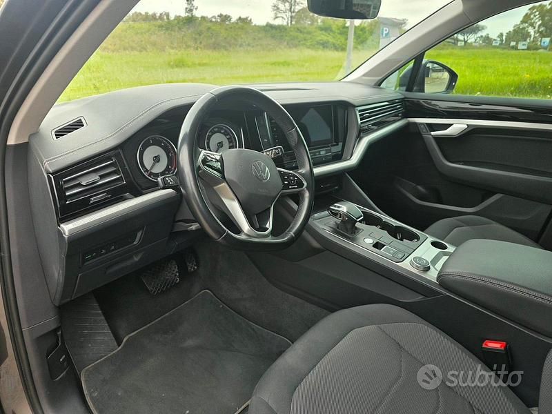 Usata VW Touareg 286 CV (210 kW) 2021 Grigio SUV