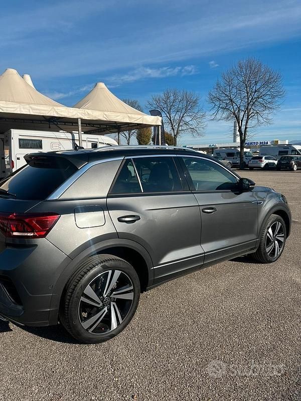 Usata VW T-Roc R-line 150 CV (110 kW) 2022 Grigio SUV