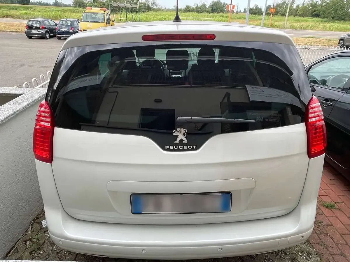 Usata Peugeot 5008 Business-Line 120 CV (88 kW) 2015 Other Monovolume