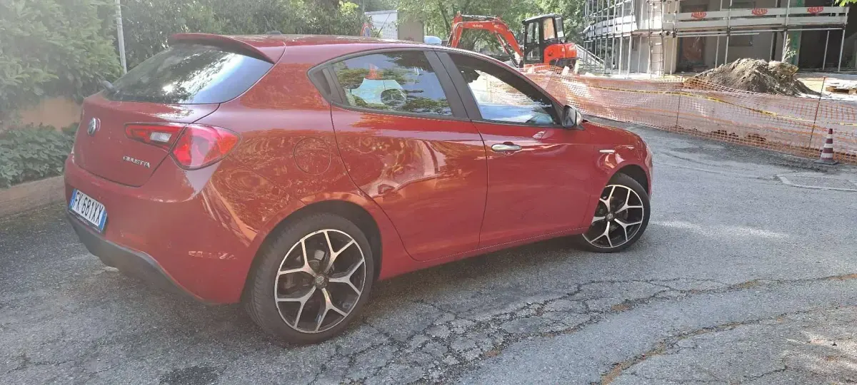 Usata Alfa Romeo Giulietta Super 120 CV (88 kW) 2017 Rosso Utilitaria