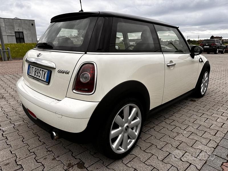 Usata Mini Cooper Coupé 120 CV (88 kW) 2008 Bianco Coupé