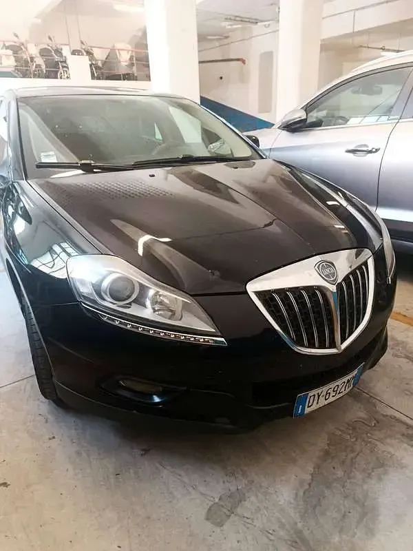 Begagnad Lancia Delta 120 HK (88 kW) 2009 Svart Halvkombi