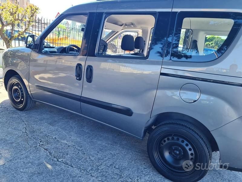 Usata Opel Combo 95 CV (69 kW) 2017 Grigio Monovolume